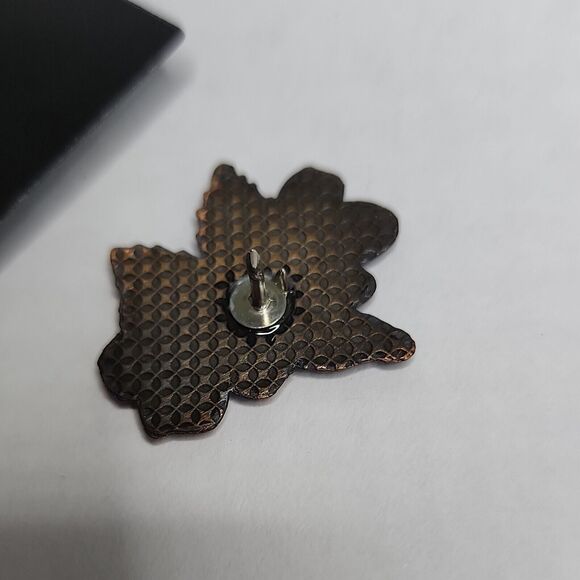 Alaskan Wearable Art Artic Circle Ent. Inc Floral Set of 3 Pinbacks on Card New - Picture 4 of 4